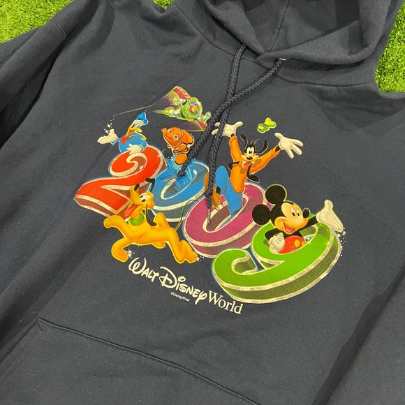 LARGE WALT DISNEY WORLD BLUE SWEATSHIRT - Picture 3 of 4